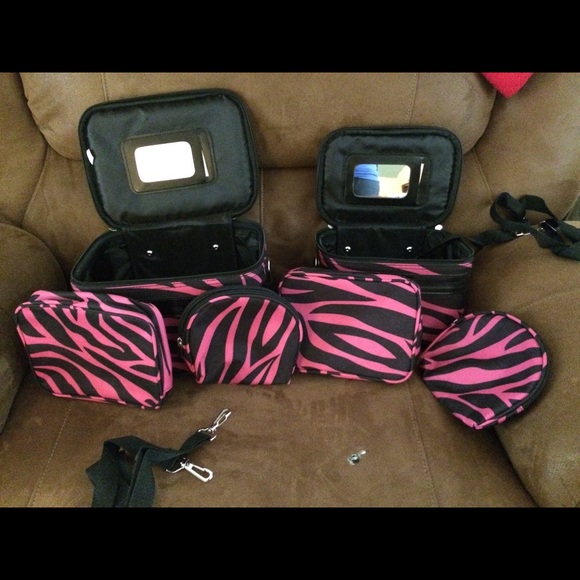 Overnight bags with two small bags each - Picture 2 of 8